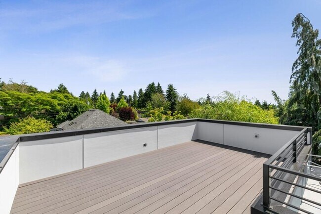Foto del edificio - Greenlake 3bed 2.5 bath Light Rail adjacen...