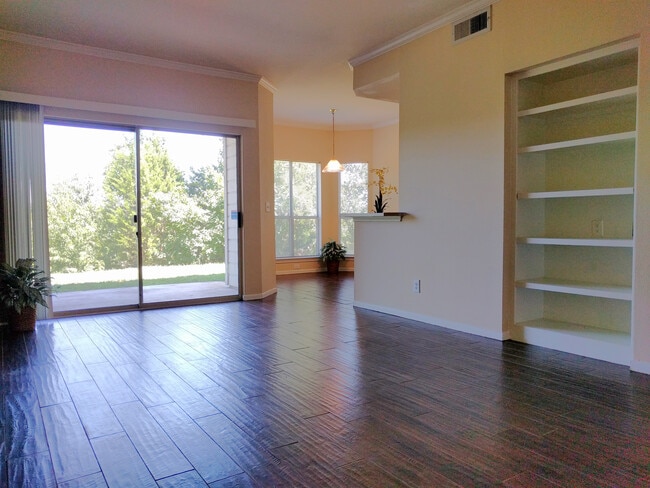 Building Photo - 6000 Shepherd Mountain Cove