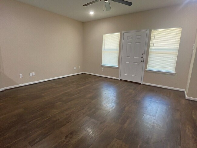 Foto del edificio - 8138 Gallahad St