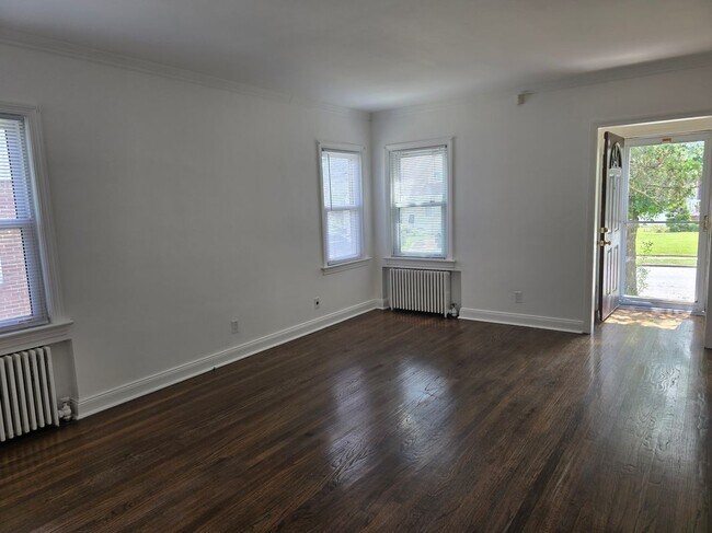 Building Photo - 123 Nugent St