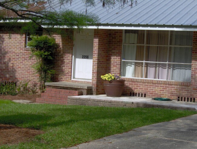 Foto del edificio - 2256 Bardwell Dr