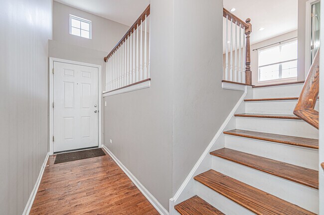 Building Photo - 264 Evergreen Cir