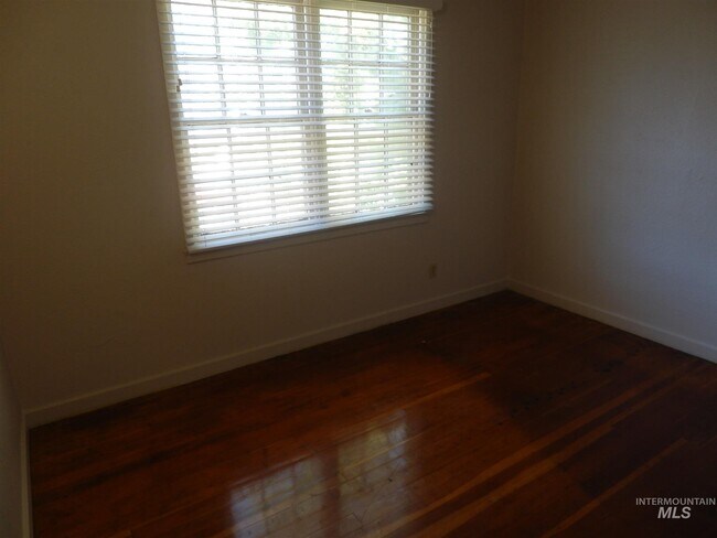 Building Photo - 3893 Pershing Dr