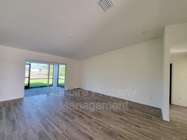 Foto del edificio - 3749 NE 15th Pl