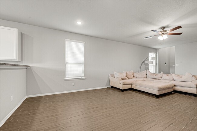 Building Photo - 25452 Northpark Lake Dr