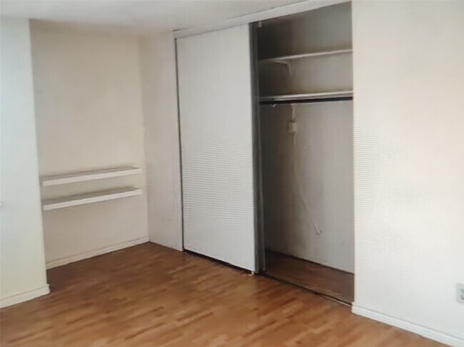 Foto del edificio - 5329 Pinewilde Dr