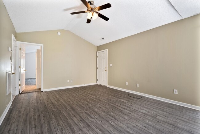 Building Photo - Charming 3-Bedroom Ranch in the Heart of D...