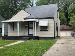 Building Photo - 18980 Greydale Ave