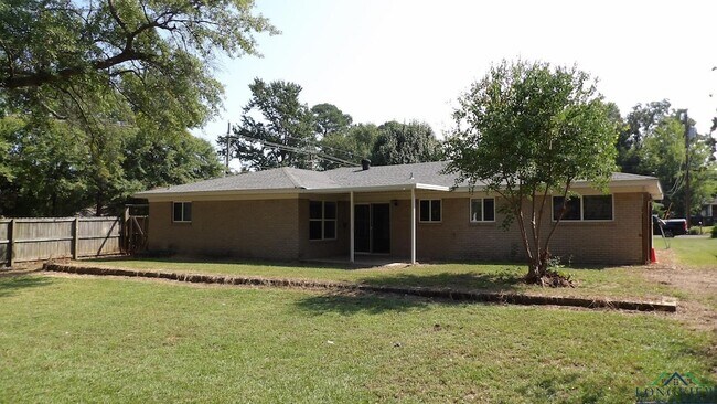 Foto del edificio - 1421 Columbia Dr