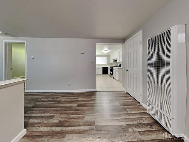Building Photo - 331 San Marino Ave