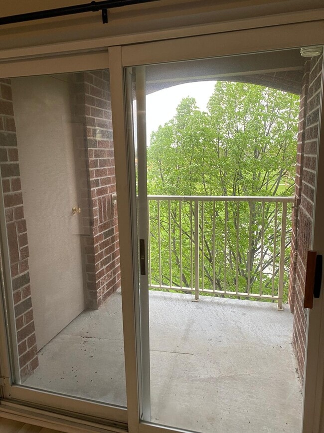 Building Photo - 3160 Wildwood Dr