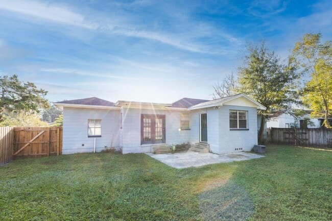 Photo - 538 Aiken Rd House