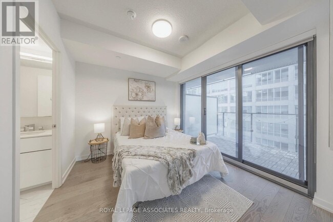 Photo du bâtiment - 25 Richmond St E