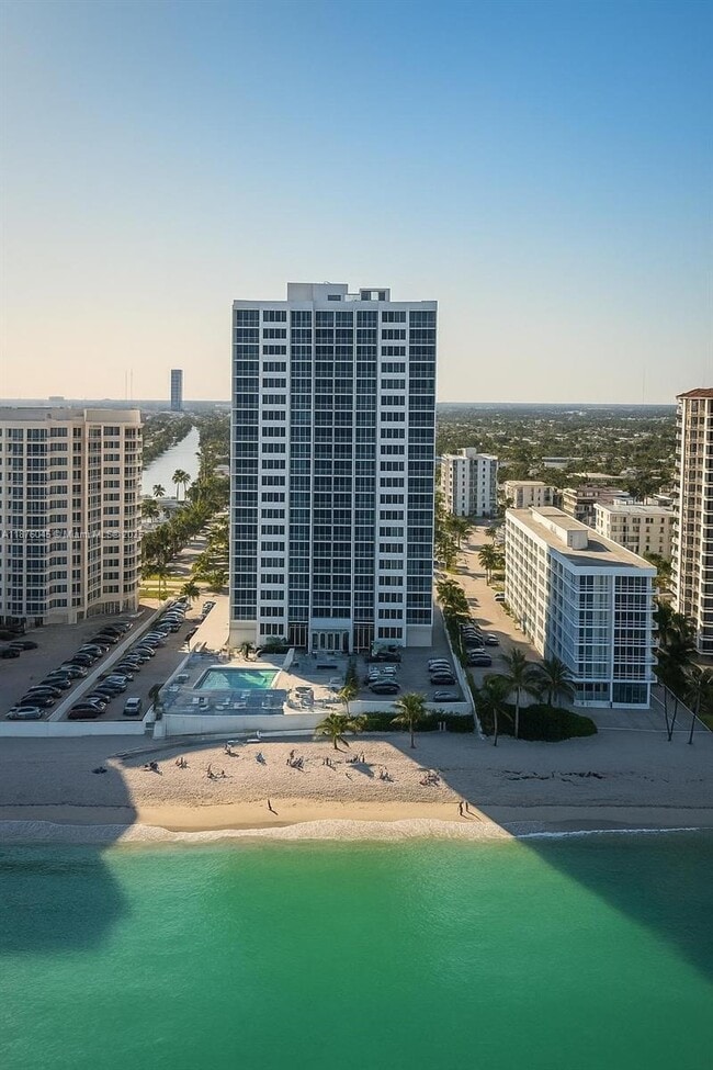 Building Photo - 3140 S Ocean Dr