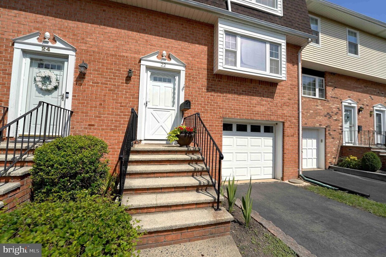 22 Catbird Ct, Trenton, NJ 08648 Townhome Rentals in Trenton NJ