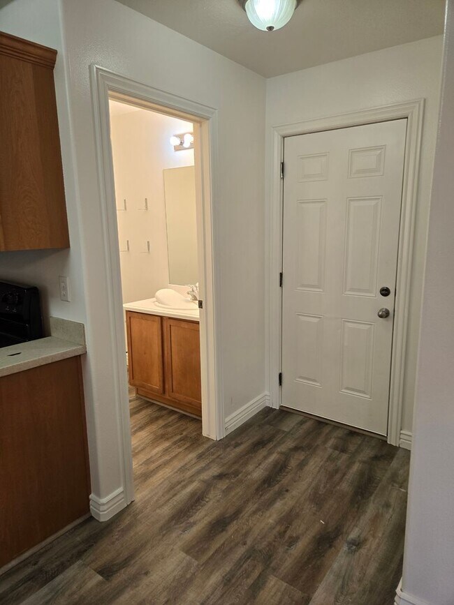 Foto del edificio - Beautiful 4 Bed, 2.5 Bath Townhome in Prim...