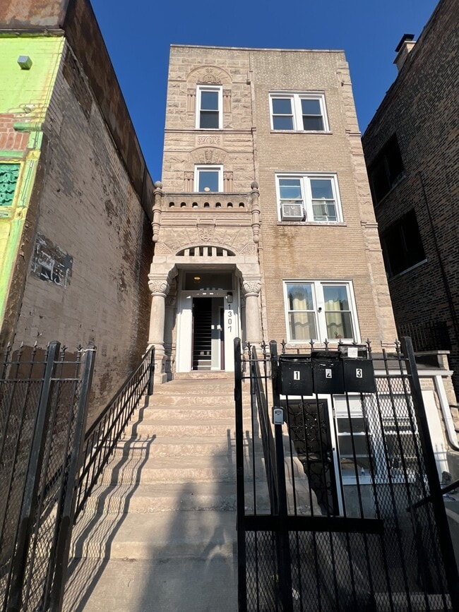 Photo - 1307 S Kedzie Ave (Chicago, IL) Apartment