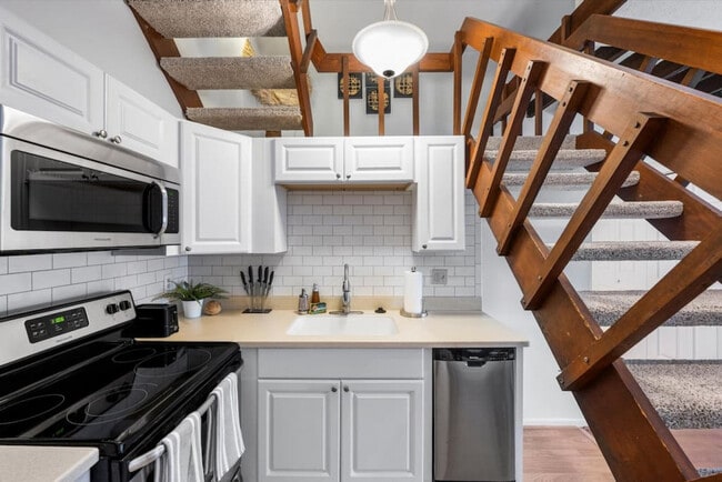 Building Photo - 964 Pavilion St