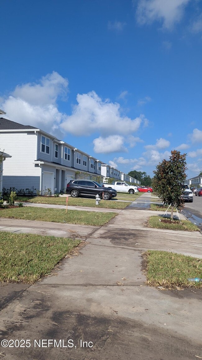 Building Photo - 577 Holly Lks Dr