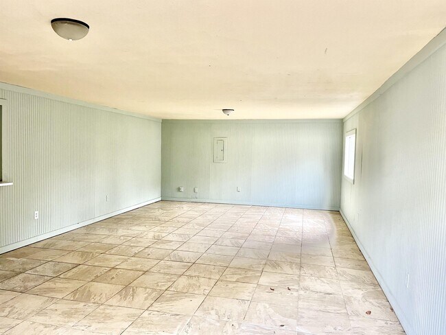 Building Photo - 6008 Matthews St