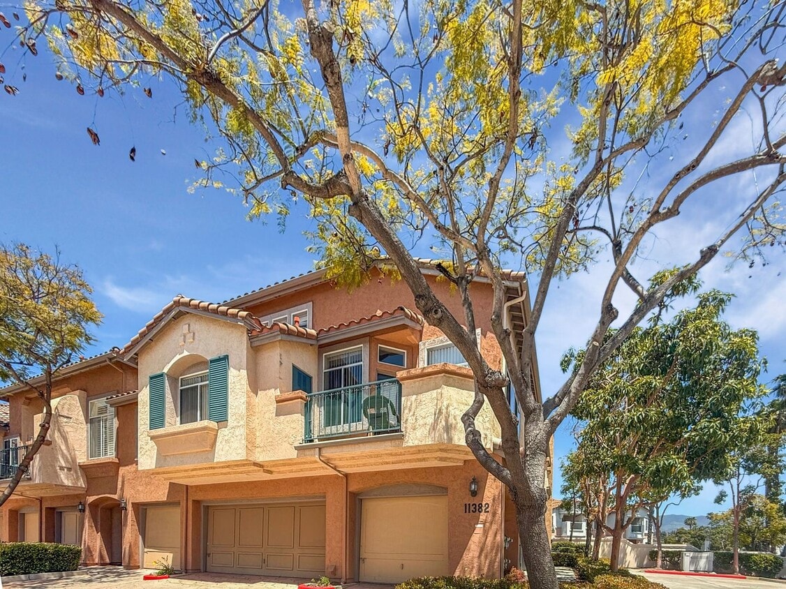 Primary Photo - 2-Bedroom Townhome with Loft in Prime El C...
