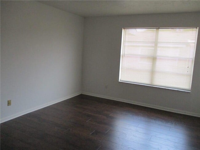 Building Photo - 102 Westcliff Center St