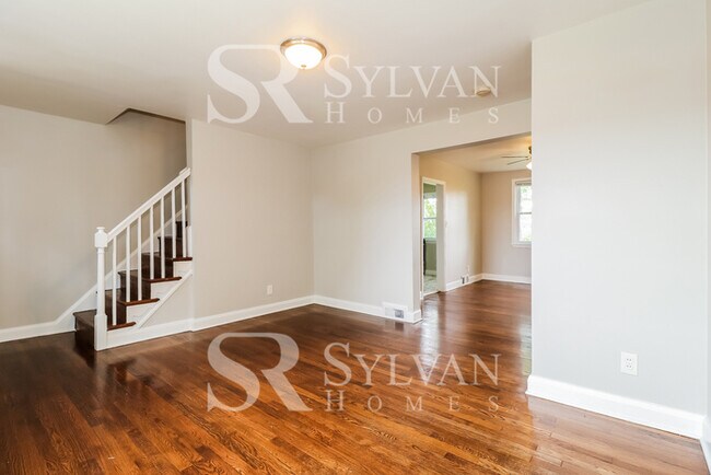 Foto del edificio - Lovely move-in ready 4-bedroom, 2-bath townhouse.