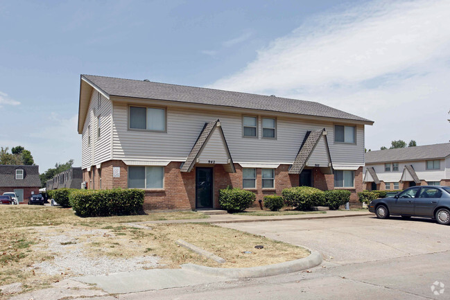 Foto del edificio - Halray Townhomes