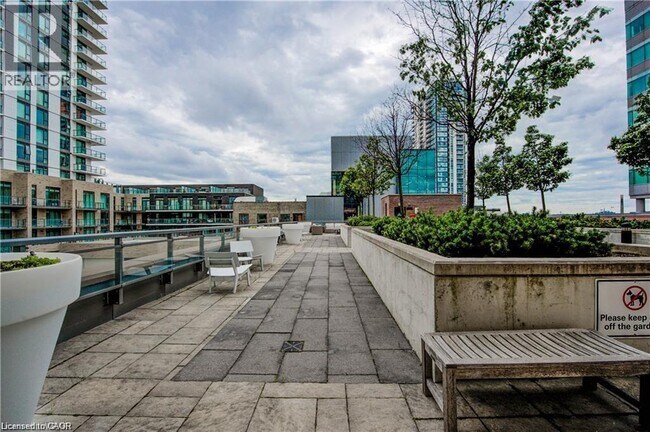 Building Photo - 85 Duke St W