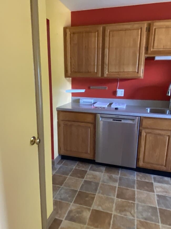 Galley kitchen - 163 Rivers Edge Dr