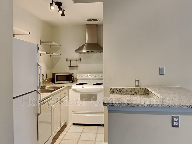 Building Photo - 13703 Richmond Park Dr N