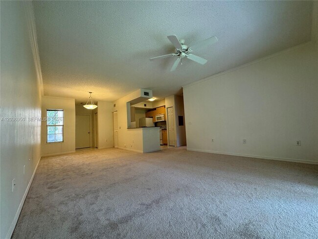 Building Photo - 2492 Centergate Dr