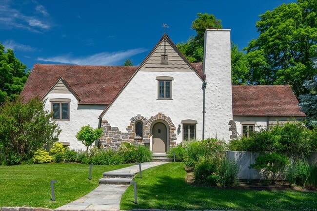 Building Photo - Elegant 3 Bedroom Tudor with Flexible Living Space