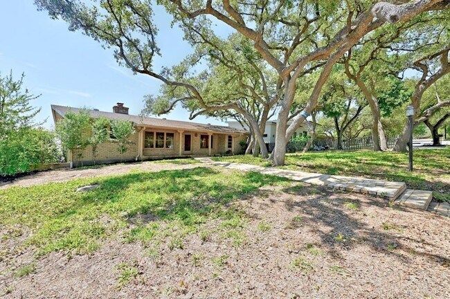 Foto del edificio - 4809 Crestway Dr