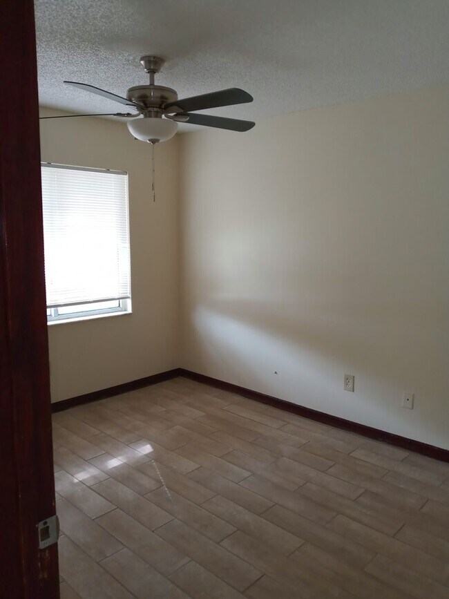 Foto del edificio - 2708 Adela Ave