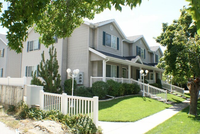 Building Photo - 325 E 500 N