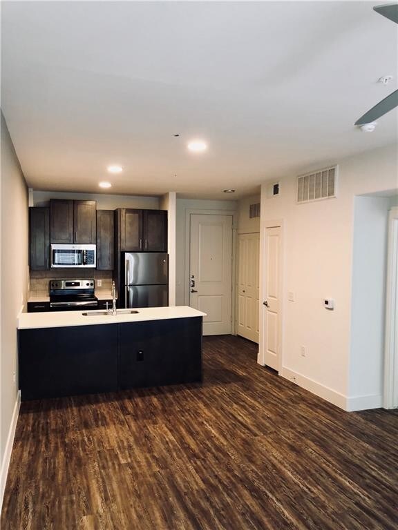Foto del edificio - 260 E Davis St