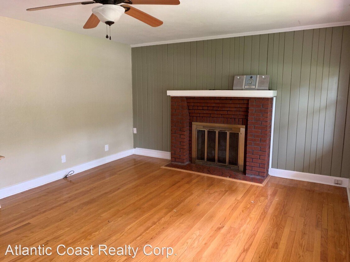 Building Photo - 3 br, 1.5 bath House - 4808 Clintwood Drive
