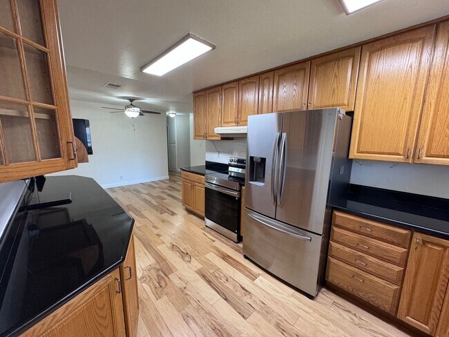Foto del edificio - 4642 Hampshire Way