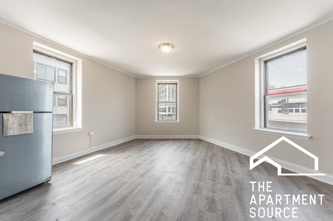 Foto del edificio - 2781 N Milwaukee Ave