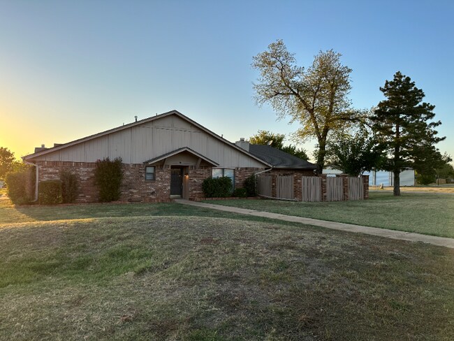 Foto del edificio - 701 NW 137th St