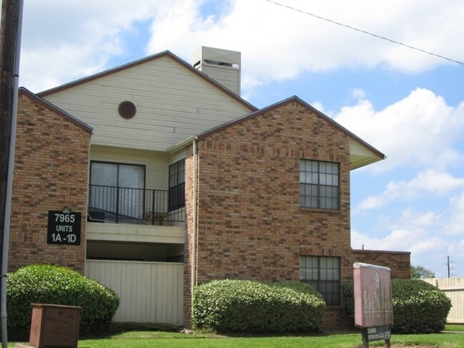 Foto del edificio - Rose Meadows Condos