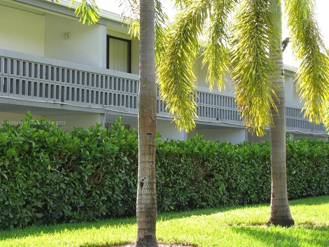 Foto del edificio - 750 NE 195th St