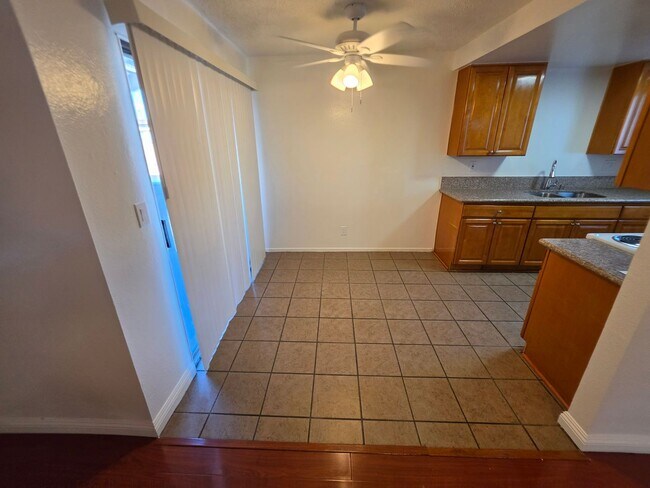 Foto del edificio - 2703 E 57th St