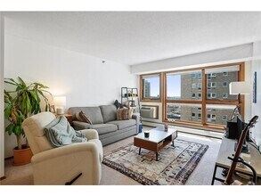 Building Photo - 433 S 7th St