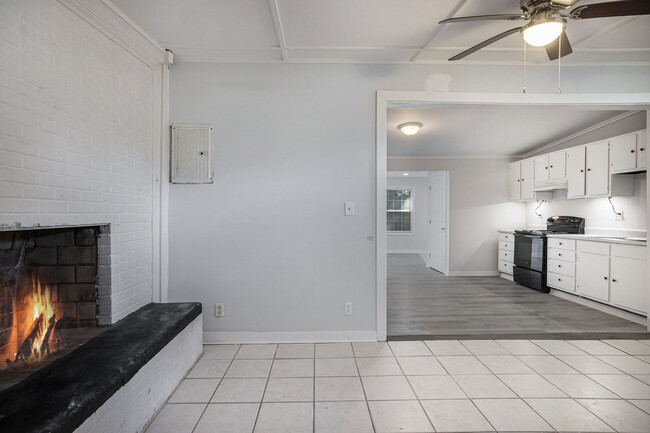 Building Photo - 1131 Leesville St