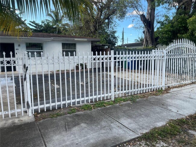 Foto del edificio - 15812 NW 39th Ct