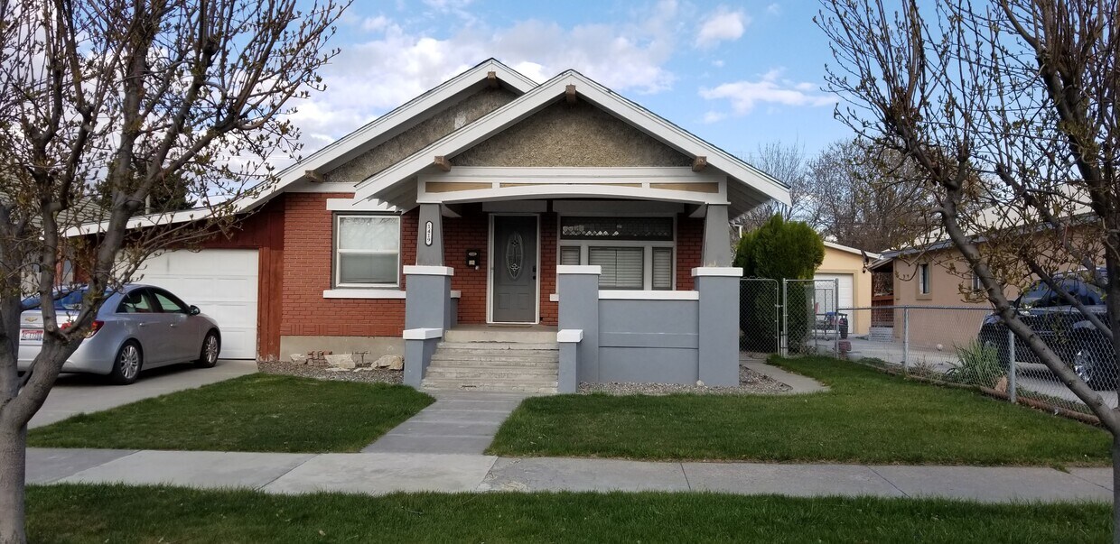 Primary Photo - 1419 Elba Ave