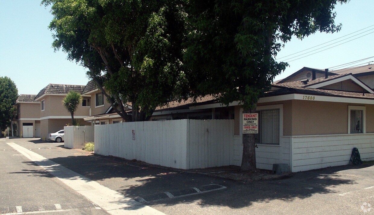 Building Photo - 17680 Cameron Ln
