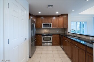 Building Photo - 1362 Centre Ct Ridge Dr